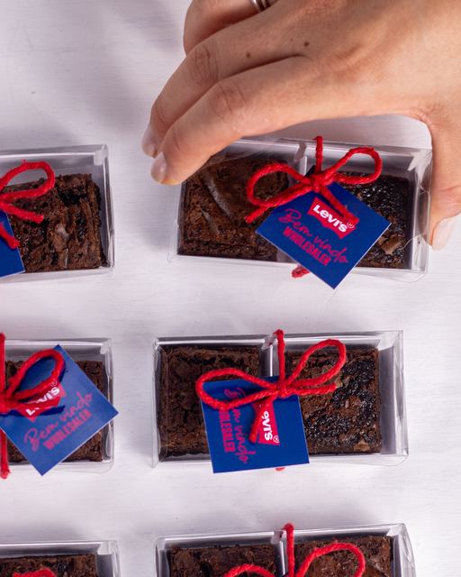 Caixas de brownie com tag de boas-vindas Levi's