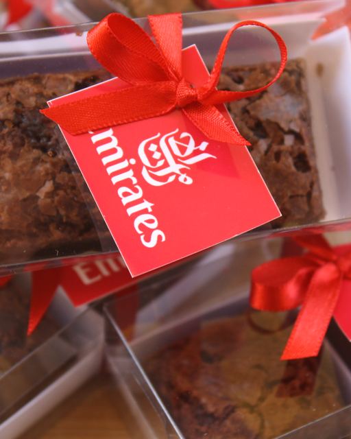 Caixas de brownie com tag e fita Emirates